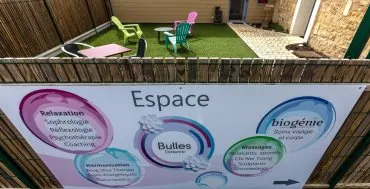 Illustration de L'entrée et la terrasse de l'espace Bulles détente